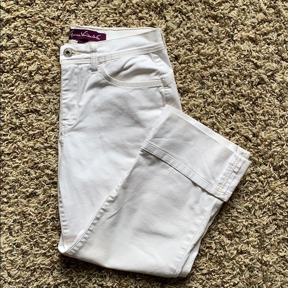 gloria vanderbilt white capris